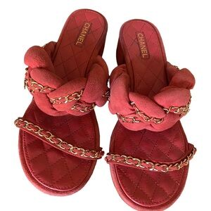 GUC Chanel Quilted Red Suede Sandals suede & chain w/CC charms IT37.5 US 7/7.5
